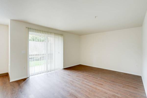 $1,495 / 2br - 918ft2 - Gorgeous 2X2 w/Full-Sized Kitchen  Vaulted Ceilings 1/2 mo free! (Keizer)63660428882305123