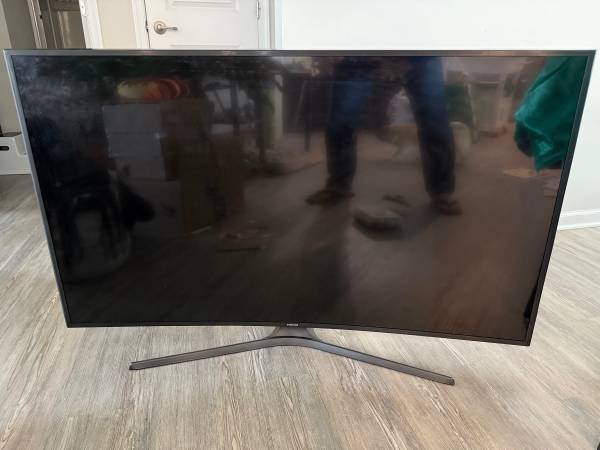 Smart Samsung Curved 50"  TV 1
