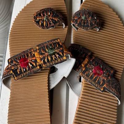 COOL Embroidered Toe-Loop Sandals Size US-6.5 1
