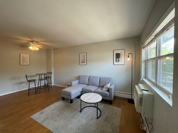 $1,350 / 1br - Charming California style building!  Affordable Unit! (Uptown)63781373742851120
