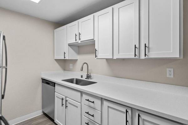 $1,938 / 2br - 880ft2 - Emerald Award Renovated Community of the Year, Washer/Dryer Included (Lynnwood)63852578892673122