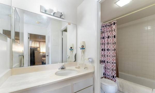 $550 / 1br - Spacious furnished master bedroom with private bathroom (Columbus)63843421393025122