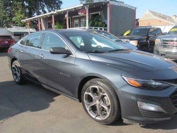 2019 Chevrolet Chevy Malibu RS 4 puertas Sedán - $15,995 (+ Reys Auto Sales 2)63485007040769123