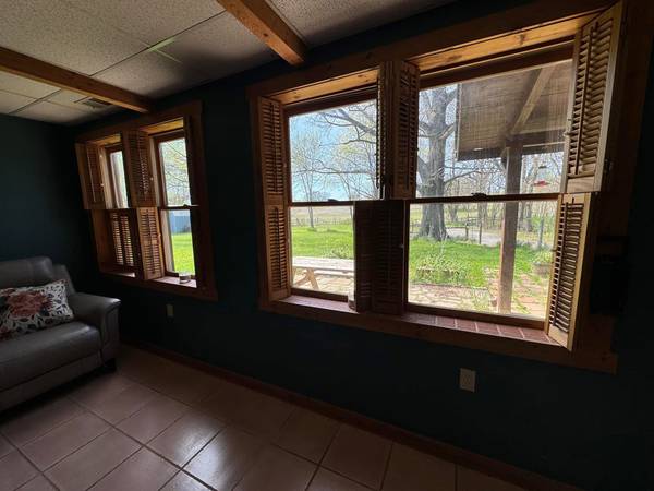 $1,500 / 2br - 900ft2 - 2bd/1bth Cabin Suite (all utilities included) (Shenandoah Junction)63953078434050121