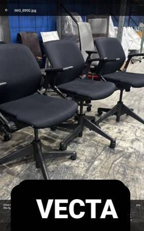 8 Black office chairs  SOURCE VECTA UNICOR 1