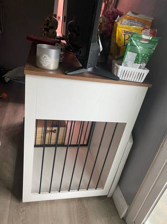 Dog crate/dog house (Covina)63870036884481121