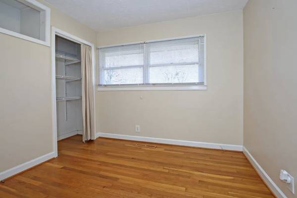 $680 / 1br - Impeccable 1 Bedroom/1 Bath Apartment Close to Methodist Hospital (1247 Snyder Ave #2 Philadelphia, PA)64046033619330121