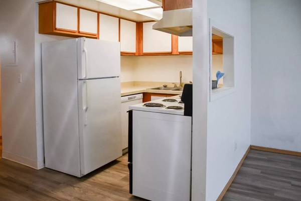 $1,599 / 1br - 665ft2 - Hermoso 1BR junto a la orilla - Solo queda uno, ¡apresúrate y visita hoy! (Lacey - Frente al lago Long Lake)63688586696577122