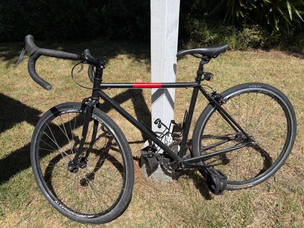 Single Speed / Fixed Gear Bike (Sugino, Alexrims) - Great Condition 1