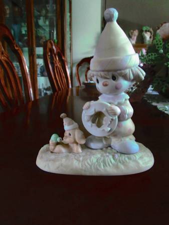 Precious Moments figurine 1
