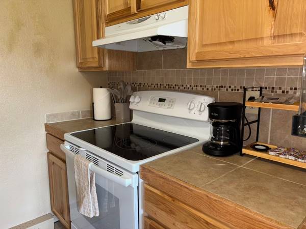 $2000.00 / 2br - Top Floor- Furnished- Dog Friendly Apartment64014173430147124