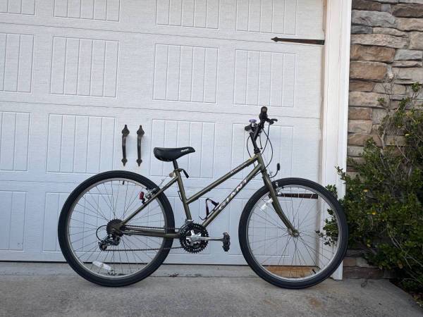 16" Giant Rincon Step-Through Hybrid bike Shimano Acera X 1