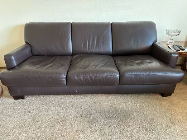 Natuzzi leather couch - $150 (Bellingham)634357920687371219