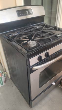 GE Stainless Steel 30" free standing gas range 1