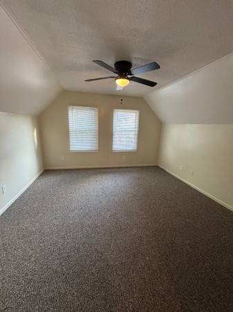 *Ready Now* ~ Upper 2 Bedroom Apartment
$950 *Ready Now* ~ Upper 2 Bedroom Apartment
$950