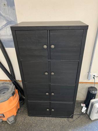 Eight section storage cubicle with door inserts 1