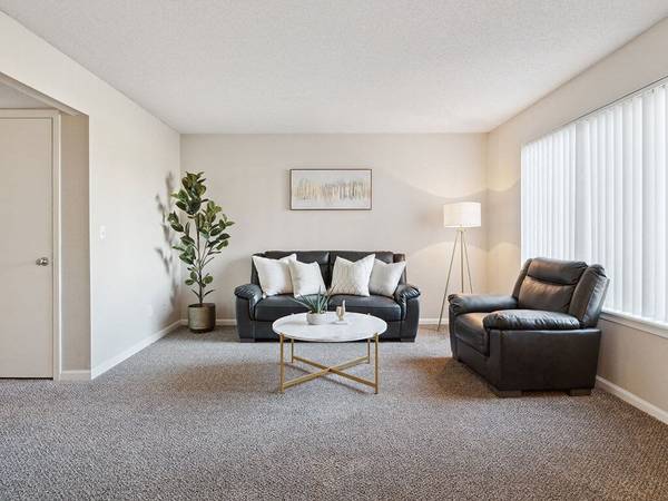 $1,240 / 2br - 920ft2 - 1st floor NOVEMBER apt (Across from Bowman Woods next to HyVee)63863566810497120