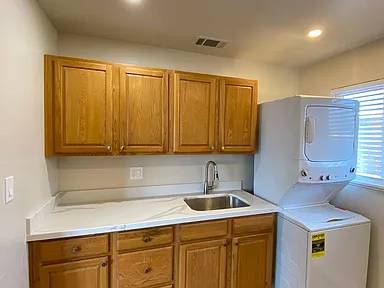 $1,050 / 2br - Remodeled 2 bedroom/1 bath duplex! (CA)64011321217794123