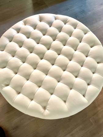 LIKE NEW -UNUSED ROUND WHITE STORAGE OTTOMAN 1
