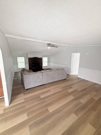 $1700.00 / 3br - 2126 Broomfield Road SE63617452951683121