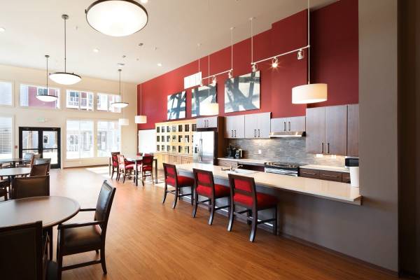 $950 / 1br - 560ft2 - 🧓 Income-Friendly, Senior-Ready! 🌞 Apply Now & Save 💵 (495 Renton Center Way SW, Renton, WA)63870756598147120