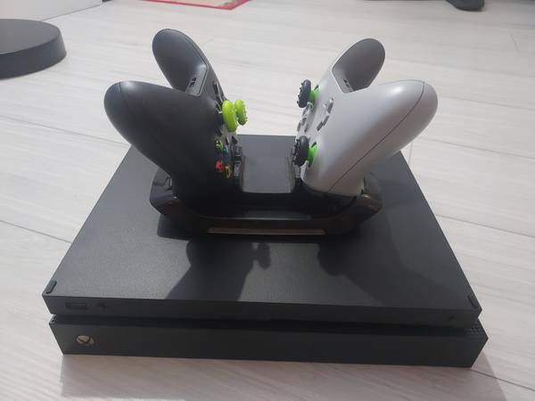 Xbox One X (1TB, Model 1787 ) Bundle 1