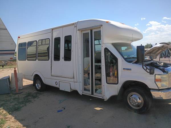 2009 3450 shuttle bus 1