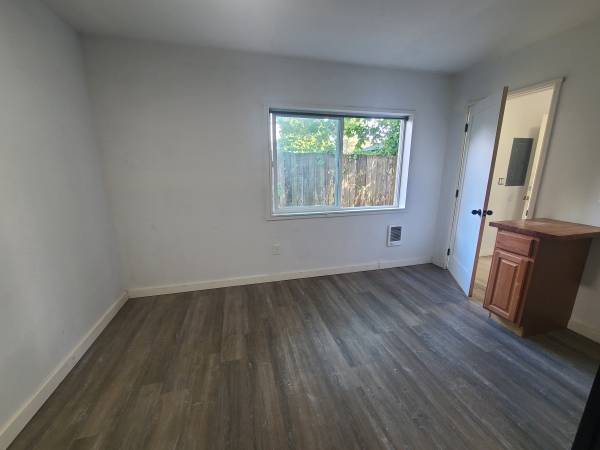 $750 ~All UTT +wifi inc.~ Environment for Those Just Starting out in Life (SE Portland)63956788046594121
