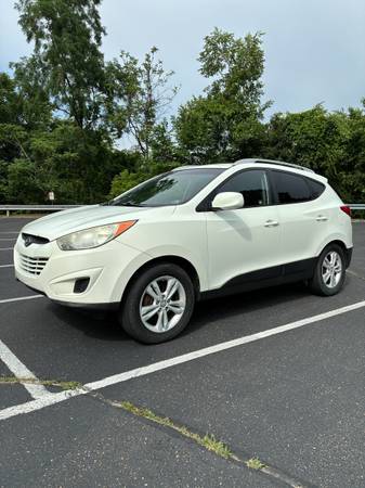2011 Hyundai Tucson GLS AWD - $4,500 (Homestead)