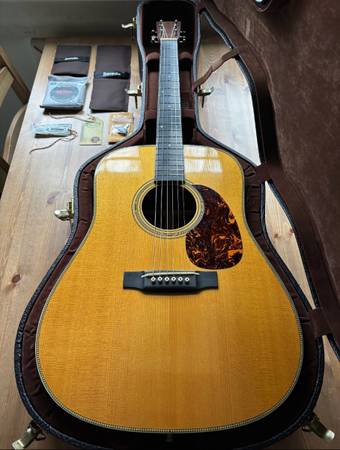 2013 Martin HD28V 1