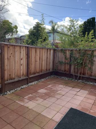 1Br, 1 Bath, Sitting Rm/kitchen, 1