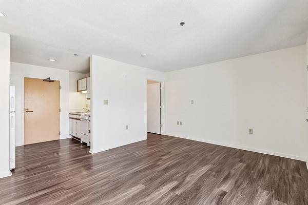 $1,533 / 2br - 816ft2 - TV lounge, Desirable location in Scott's Addition, Electric range64027113303298123