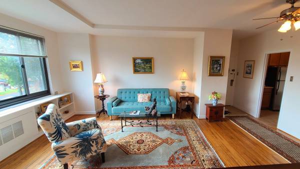 $239,000 / 1br - 715ft2 - 1bed/1bath Rosslyn coop apt. Garage pkg, balcony, pool, gym (River Place)64040024707329120
