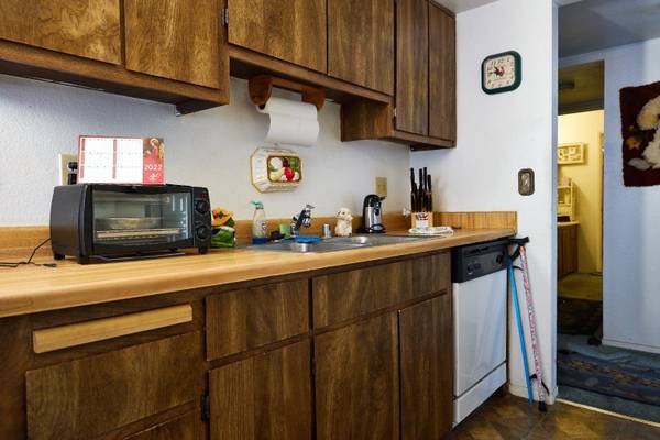 $650 / 1br - Just renting a Big Room DM me (Chicago, IL)63959877399554121