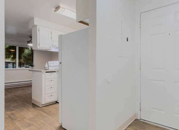 $1,450 / 2br - TOUR READY - MOVE ASAP | Onsite Management + USB Chargers Throughout (Rockwood Area)64039060888193121