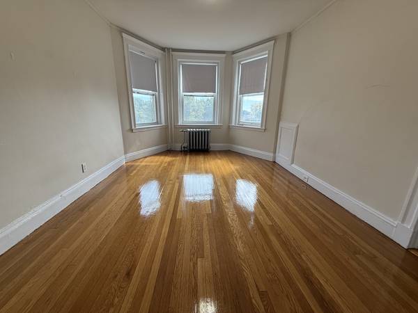$2,475 / 1br - Fenway 1 Bed w/ City Views - Students OK - Laundry in Building (Fenway)63996545240450121