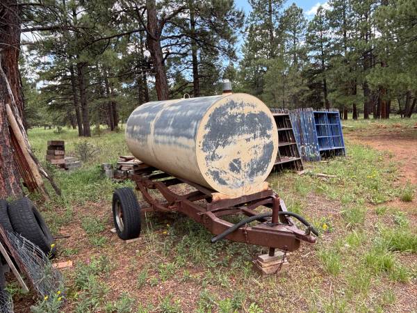 600 gallon galvanized water tank on trailer 1