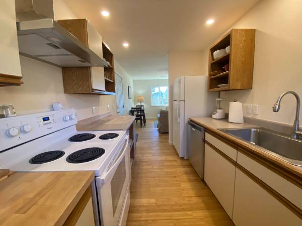 $1,950 / 1br - 560ft2 - Fully furnished 1 Bedroom guest house all utilities/internet included (MOUNT SHASTA)63678184712193124
