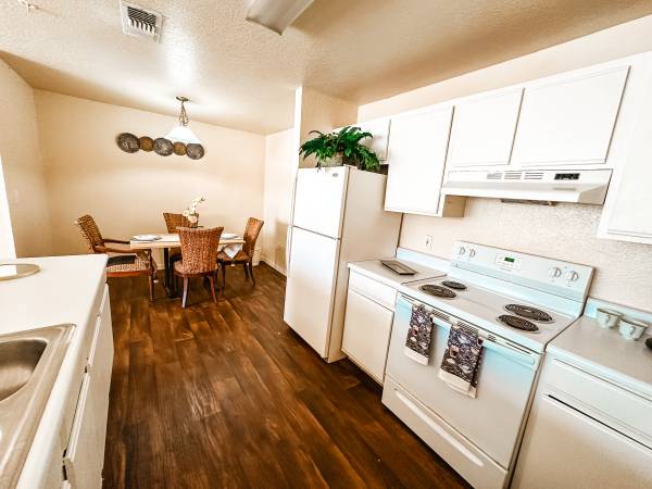 $1,195 / 2br - 1213ft2 - Magnolia Pointe Apartment **Move In Special** (Panama City FL)63924680573443122