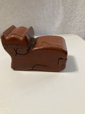 SMALL WOOD CAT BOX 1