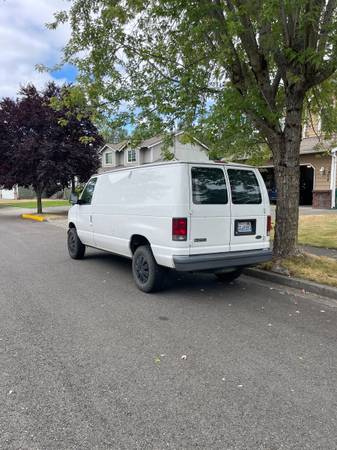 Furgoneta Ford E-250 2004 - $3500 (Buckley)63617855603331122