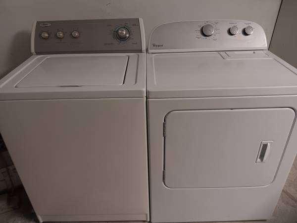 Whirlpool Super Capacity Washer dryer set, not a match set. work well. 1