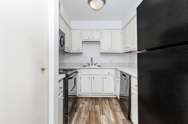 $1,220 / 2br - 697ft2 - Cocina Totalmente Eléctrica, Llame para Más Información, Acabados Actualizados (Tucson)63674756492801123
