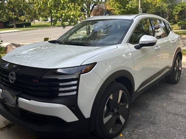 Lease Takeover: 2025 Nissan Kicks SR Premium 1