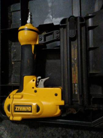 DeWalt brad nailer 1