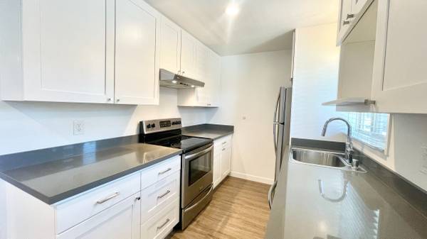 $3,295 / 2br - Beautiful Remodeled 2-Bedroom w/ Private Patio! EV Charging Available! (mountain view)63658013773569123