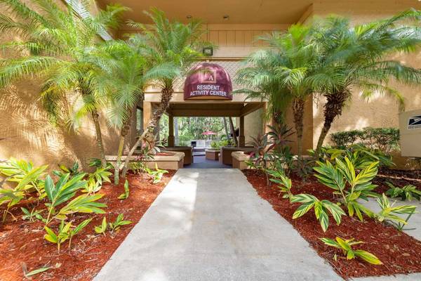 Wood-style flooring, Off-Street Parking, Pet friendly 1