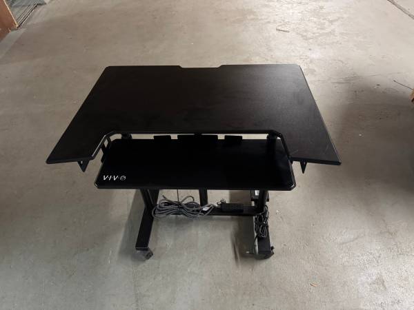 VIVO adjustable computer desk 1