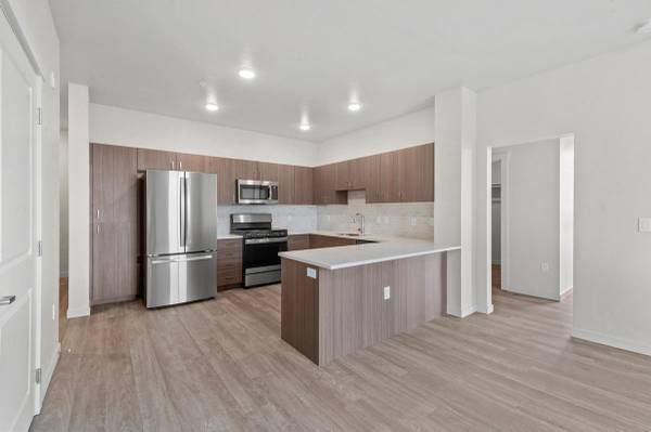 $1,692 / 2br - 905ft2 - Exclusive High Ceilings & Smart Tech in Sophisticated 2 BR (Downtown Meridian)63794895797633121