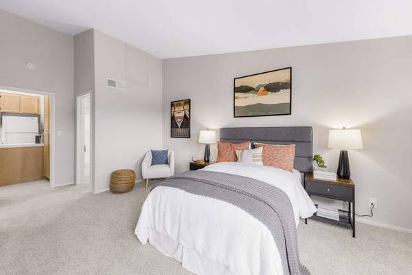 $3,648 / 3br - 1230ft2 - Resident Rewards Program, Cable-Ready, Refrigerator (9870 Mercy Rd, San Diego, CA)63954709116418120
